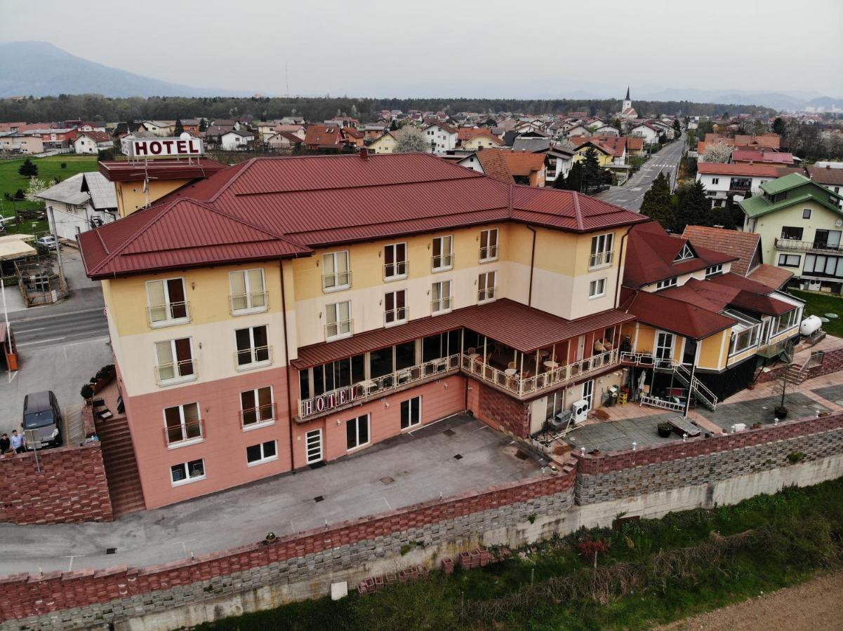 Hotel Vila Emei Maribor Exteriör bild