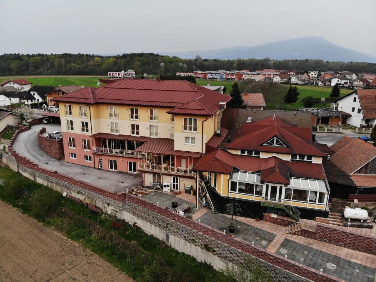 Hotel Vila Emei Maribor Exteriör bild